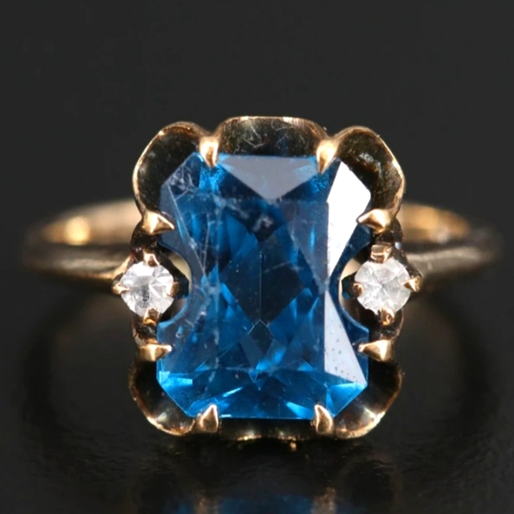Jewelry - Vintage 10K Spinel Three Stone Ring